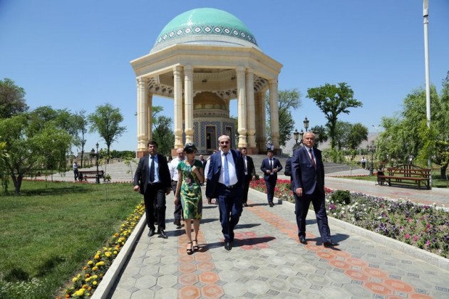 В ходе визита в Таджикистан,Глава  Дагестана  посетил Согдийскую область  республики и ее достопримечательности. 