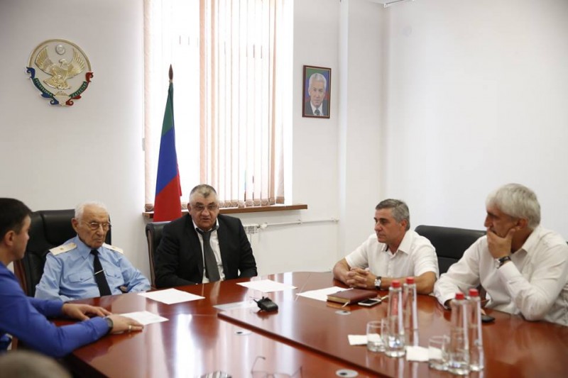 Под руководством врио министра по физической культуре и спорту Магомеда Магомедова прошел оргкомитет по проведению «Кубка Главы Республики Дагестан по легкой атлетике - 2018».