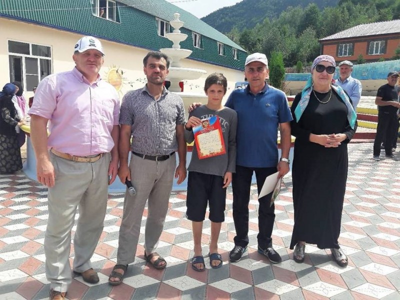 Министерство по физической культуре и спорту РД продолжает организацию спортивно-массовых мероприятий в детских оздоровительных лагерях республики. В этот раз спортивные мероприятия были проведены в оздоровительном лагере "Березка" в Гергебильском районе 