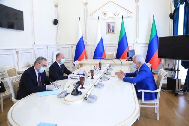 Помощь минздрава РФ в борьбе с коронавирусом в Дагестане, Вдадимир Васильев и заместитель Министра здравоохранения РФ Виктор Фисенко обсудили предпринятые меры.