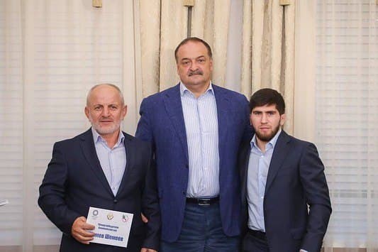 Сергей Меликов вручил денежное поощрение дагестанским олимпийцам и паралимпийцам 