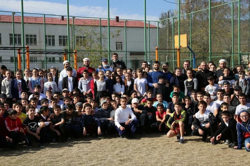 В селе Хив Хивского района состоялись физкультурно-спортивный праздник, а также духовно-нравственная беседа на тему противодействия идеологии терроризма с учащейся молодежью муниципалитета.