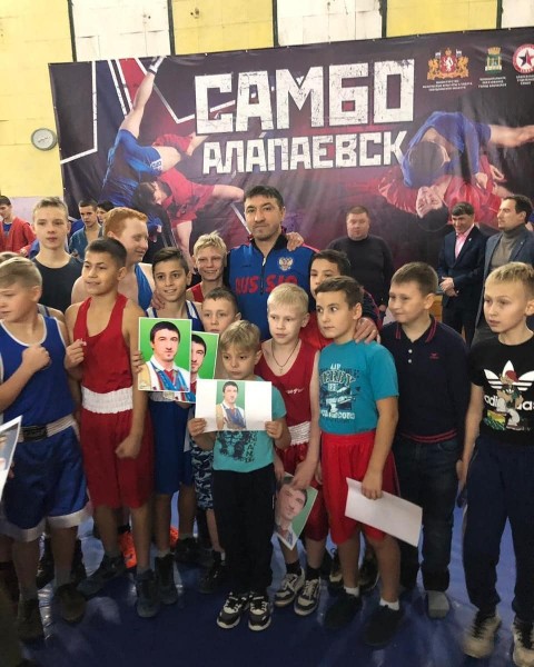 Встреча Гайдарбека Гайдарбекова с воспитанниками одной из спортшкол города Алапаевск Свердловской области