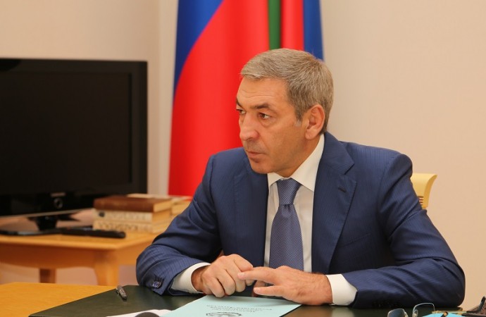 Актуальные вопросы, Абдусамад Гамидов поручил полностью обеспечить дагестанцев,  лекарствами  и детским питанием. 