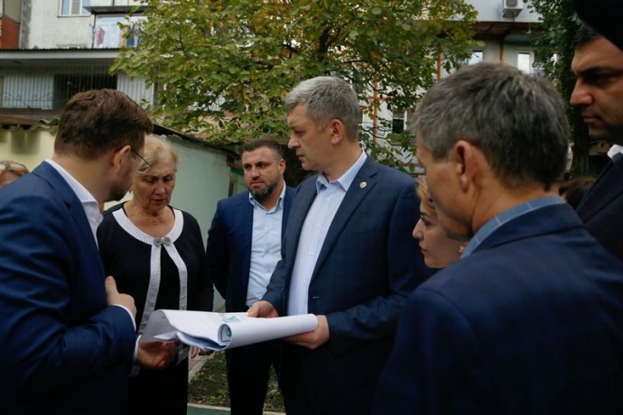 Реализация программы «Мой Дагестан - Комфортная городская среда», под контролем.  Владимир Иванов посетил махачкалинские дворы. 