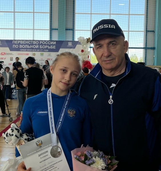 Екатерина Чиканова - серебряный призер первенства России по женской борьбе 