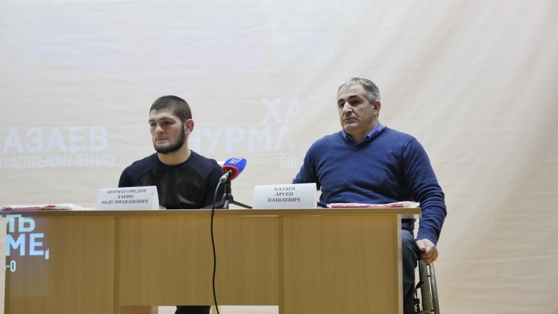 Семинар-диалог Хабиба Нурмагомедова и Арсена Базаева в Казбековском районе 