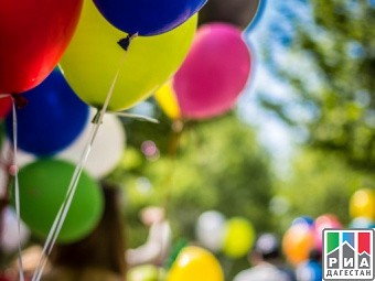 «Dreamflash–2017»  Красивый праздник настроения. В Махачкале прошел фестиваль мыльных пузырей и воздушных шаров. 