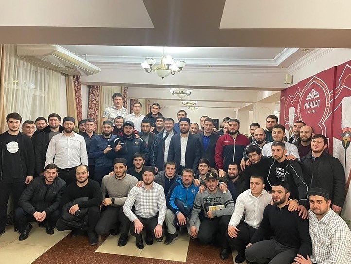  Гайдарбек Гайдарбеков принял участие в утренней зарядке в селе Чинар Дербентского района