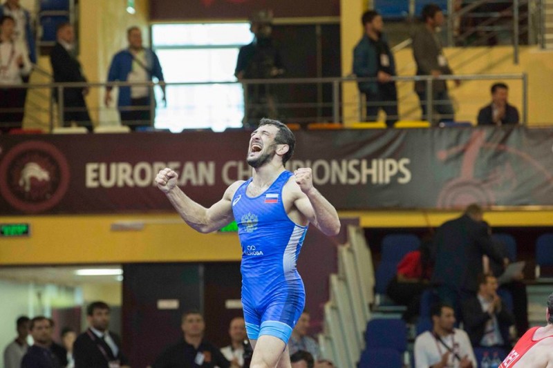 Поединками борцов греко-римского стиля стартовала программа чемпионата Европы