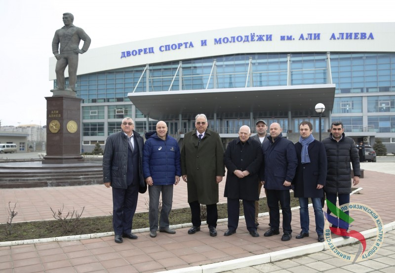 1 марта в Дагестан для ознакомления ходом подготовки к чемпионату Европы по спортивной борьбе прибыла делегация с международной федерации «Объединенный мир борьбы».
