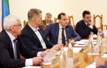  Артём Здунов и руководитель Федерального дорожного агентства Андрей Костюк обсудили вопросы развития дорожного хозяйства республики