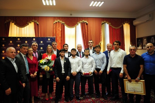 Триумфаторов и призеров чемпионата мира по спортивной борьбе-2019 и чемпионата мира по боксу-2019, поздравил сегодня Глава Дагестана Владимир Васильев. 