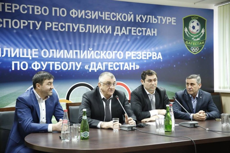 Магомед Магомедов посетил УОР по футболу "Дагестан" г. Каспийск