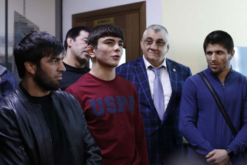 Встреча в аэропорту победителей и призеров чемпионата Европы по вольной борьбе 