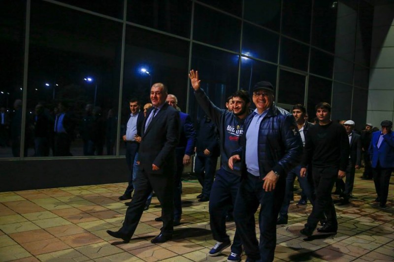 Встреча в аэропорту медалистов чемпионата мира по вольной борьбе в Будапеште 