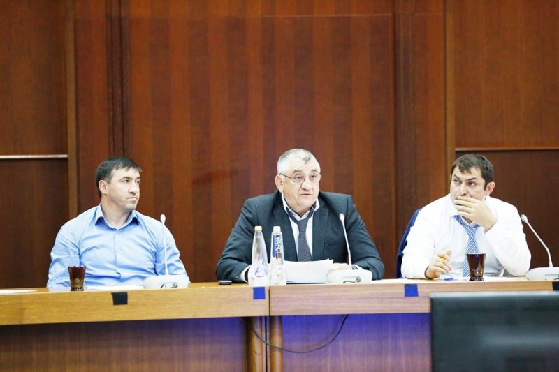  Под руководством врио министра по физической культуре и спорту РД Магомеда Магомедова состоялось расширенное совещание с главными и старшими тренерами по видам спорта Республики Дагестан.