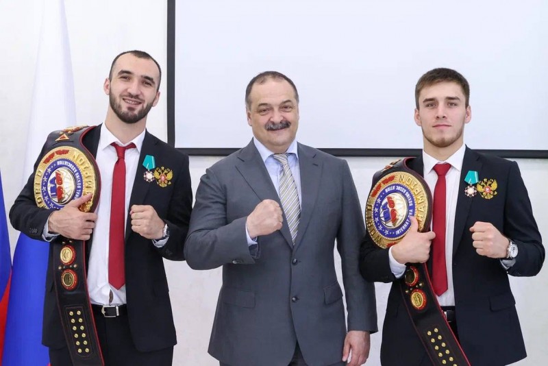 Чемпионам мира по боксу вручили госнаграды 