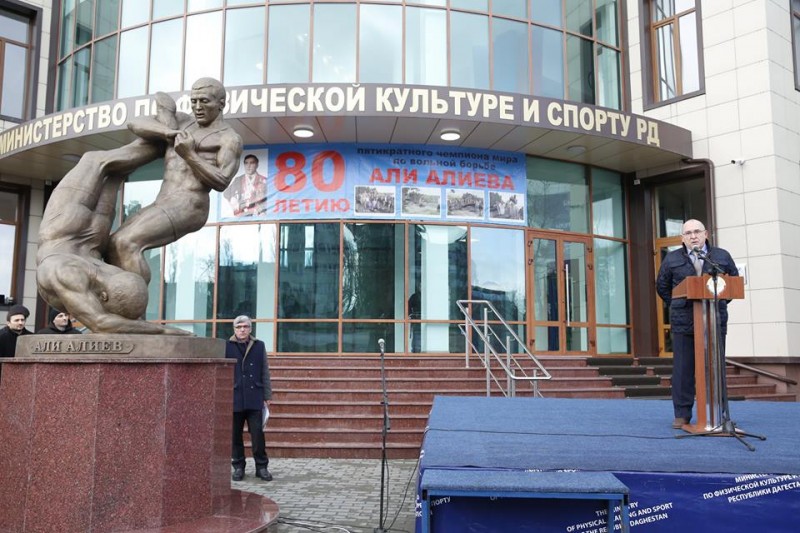 Открытие памятника Али Алиеву 