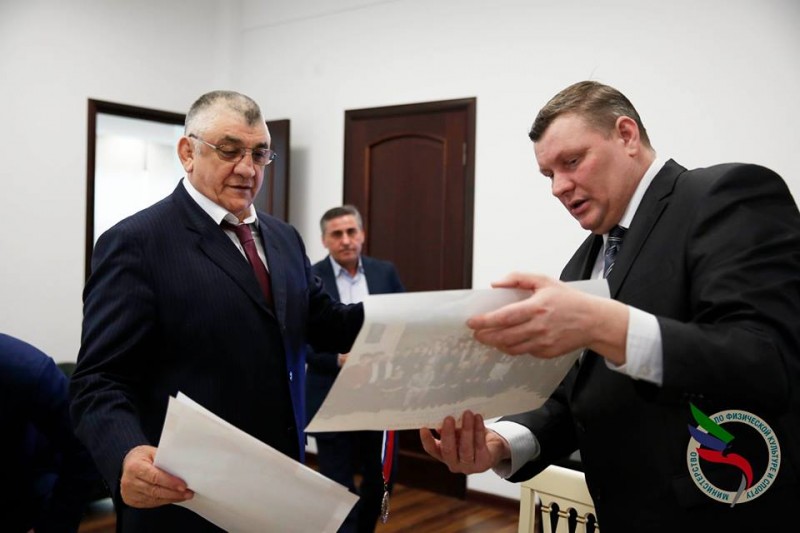 Развитие интеллектуального вида спорта – русских шашек в Дагестане обсудили в министерстве по физической культуре и спорту РД.