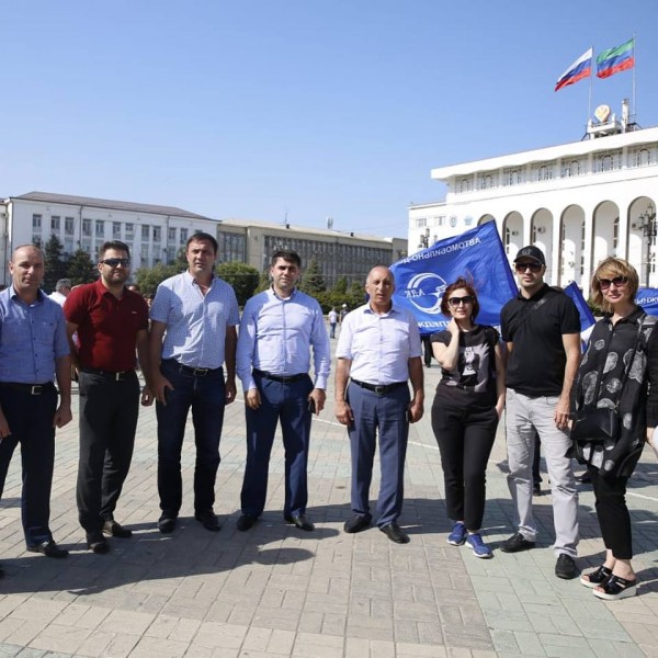На центральной площади Махачкалы прошла Всероссийская акция памяти и скорби «Молодежь против террора» 