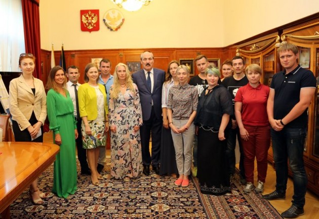 Глава Дагестана Рамазан Абдулатипов встретился с блогерами,посетившими Дагестан в рамках блог-тура. 