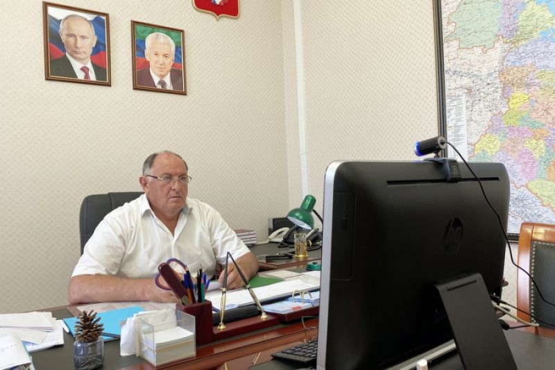  Абдулмуслим Абдулмуслимов провел совещание по вопросам реализации проектов  «Чистый город» и «Чистый район» 