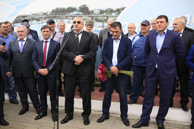 Покорителя Эвереста с почестями встретили дома