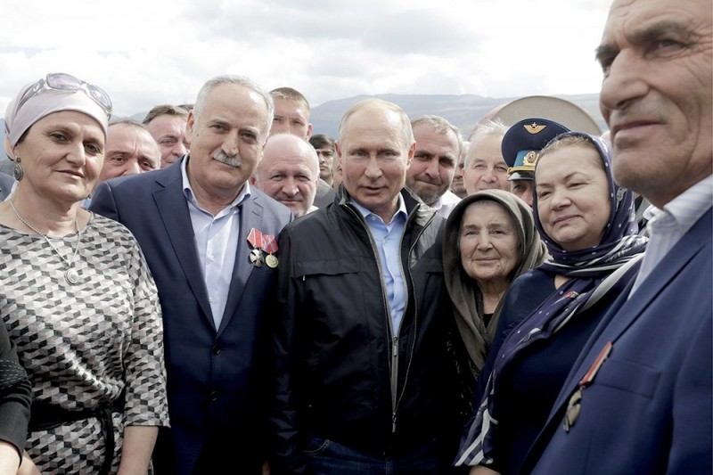 Владимир Путин совершил поездку в Ботлихский район