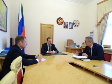 Артём Здунов провел рабочую встречу с министром здравоохранения РД Джамалудином Гаджиибрагимовым