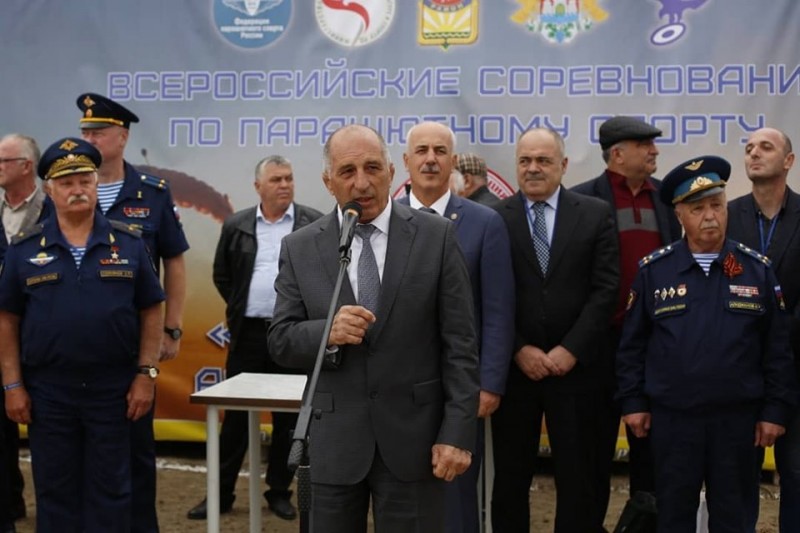 В Новокаякенте стартовали Всероссийские соревнования по парашютному спорту