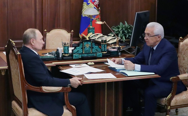 Васильев рассказал Путину об успехах и проблемах в развитии Дагестана