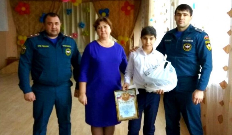 Глава Дагестана Владимир Васильев поощрил Благодарственным письмом школьника Умара Тагирова  