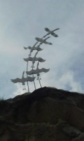 Новый арт-объект вечной символики. В Казбековский район вернулись «гамзатовские» журавли.  