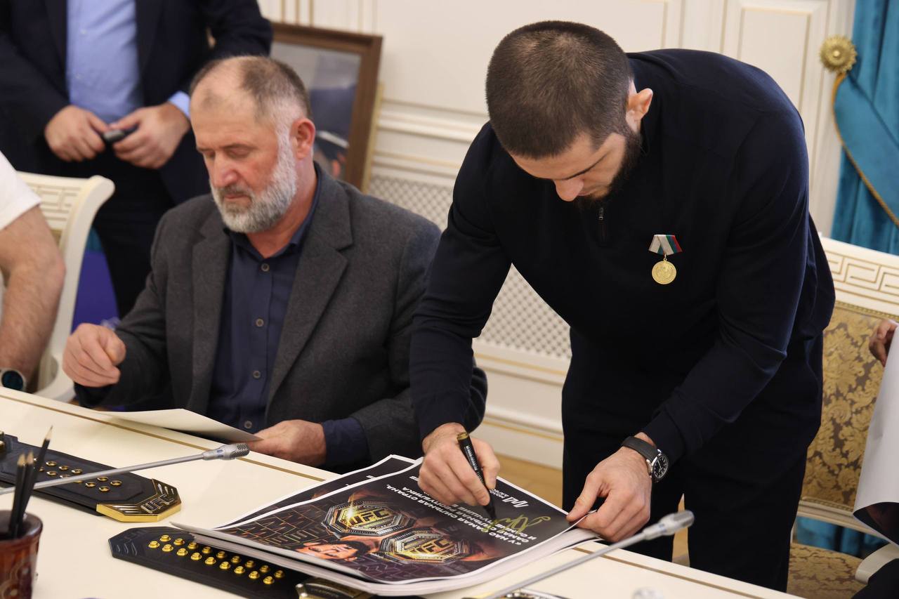 Ислам Махачев награждён медалью «За заслуги в области физической культуры и спорта»