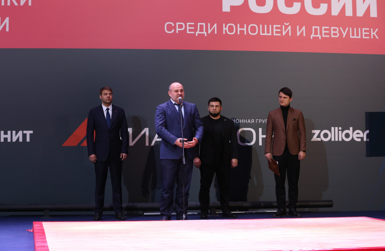 В Каспийске стартовало Первенство России по тяжелой атлетике