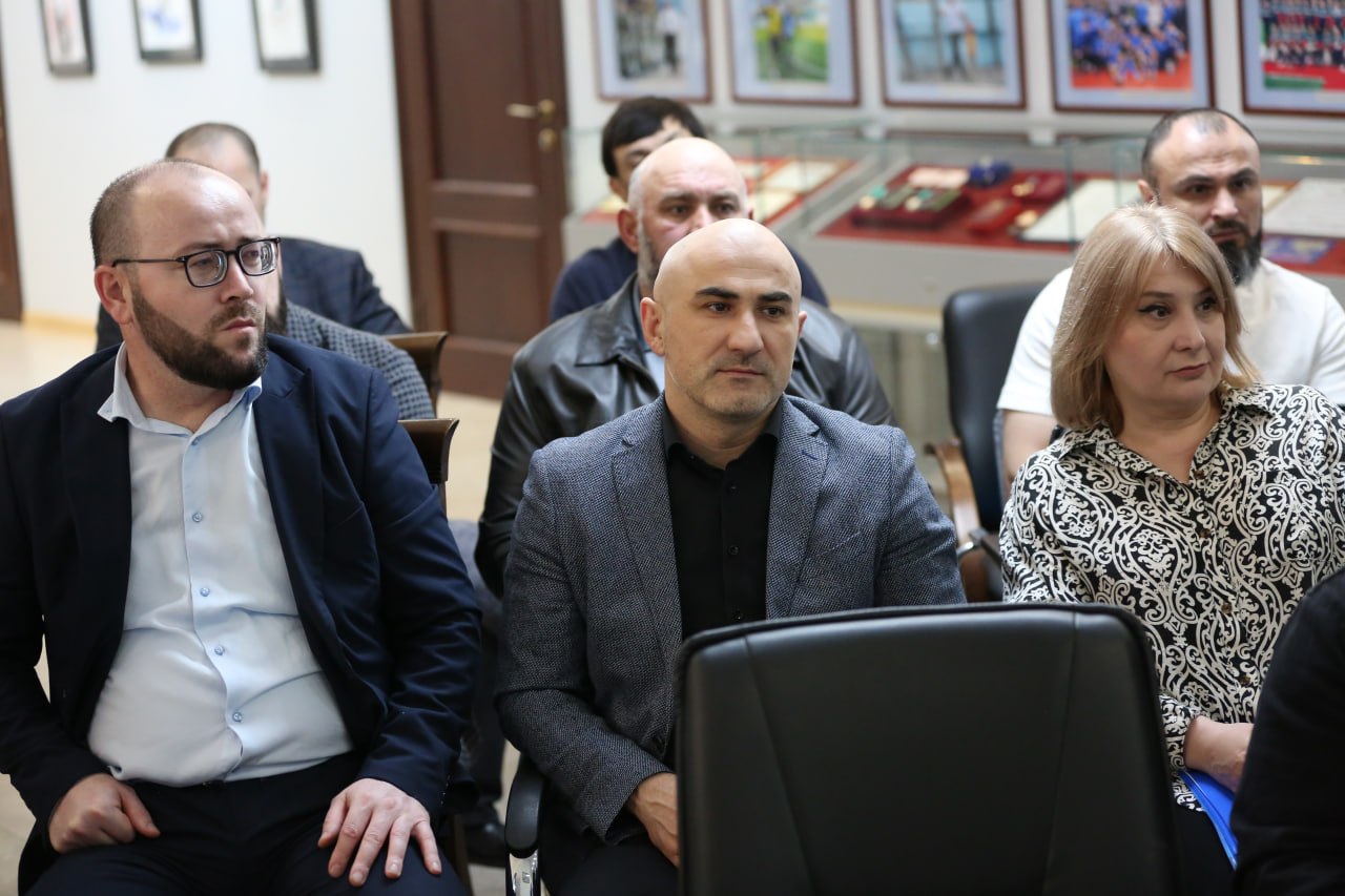 Сажид Сажидов провел совещание со спортивными федерациями