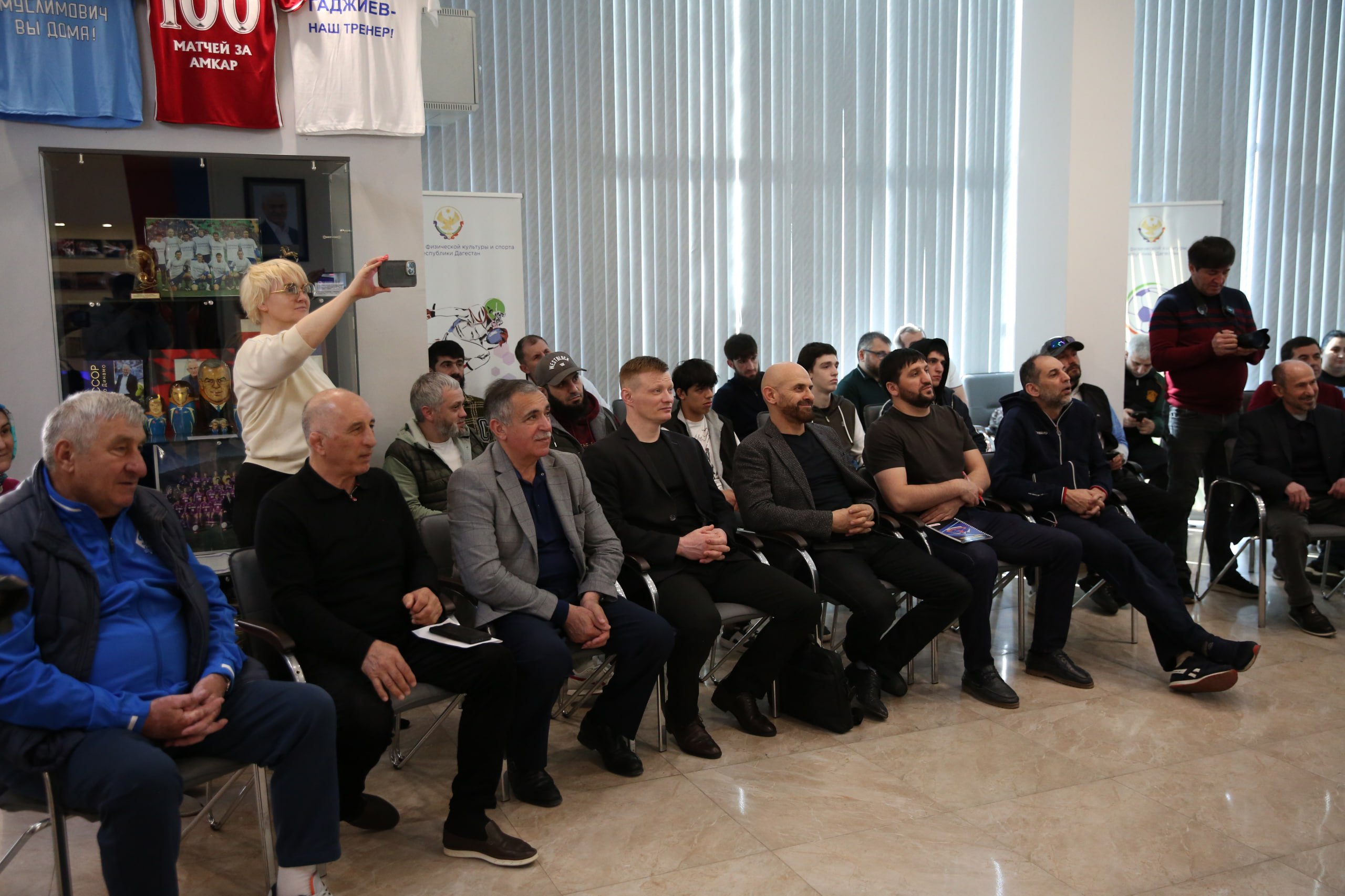 В Музее спорта Дагестана прошла встреча с олимпийским чемпионом Александром Тихоновым