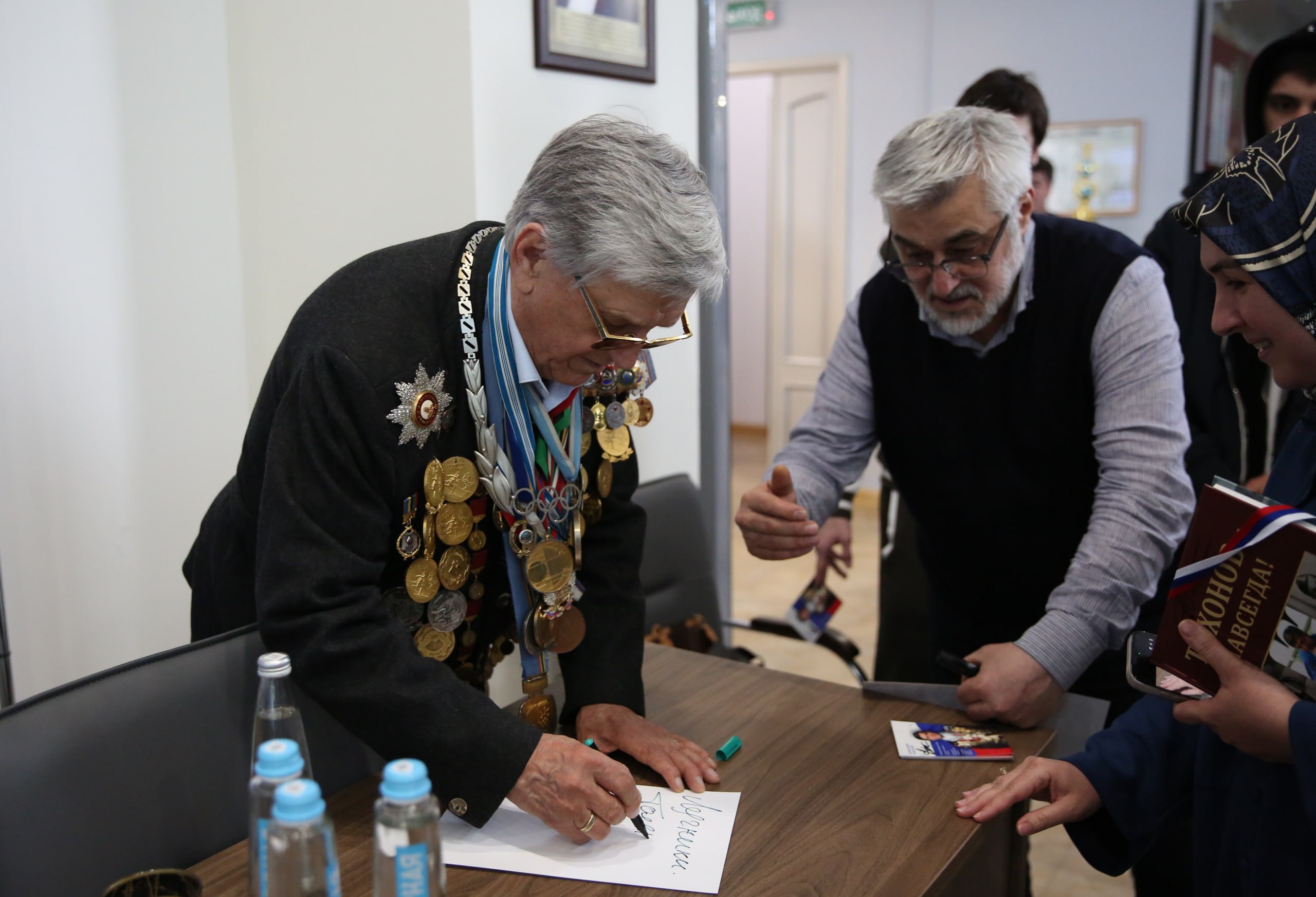 В Музее спорта Дагестана прошла встреча с олимпийским чемпионом Александром Тихоновым