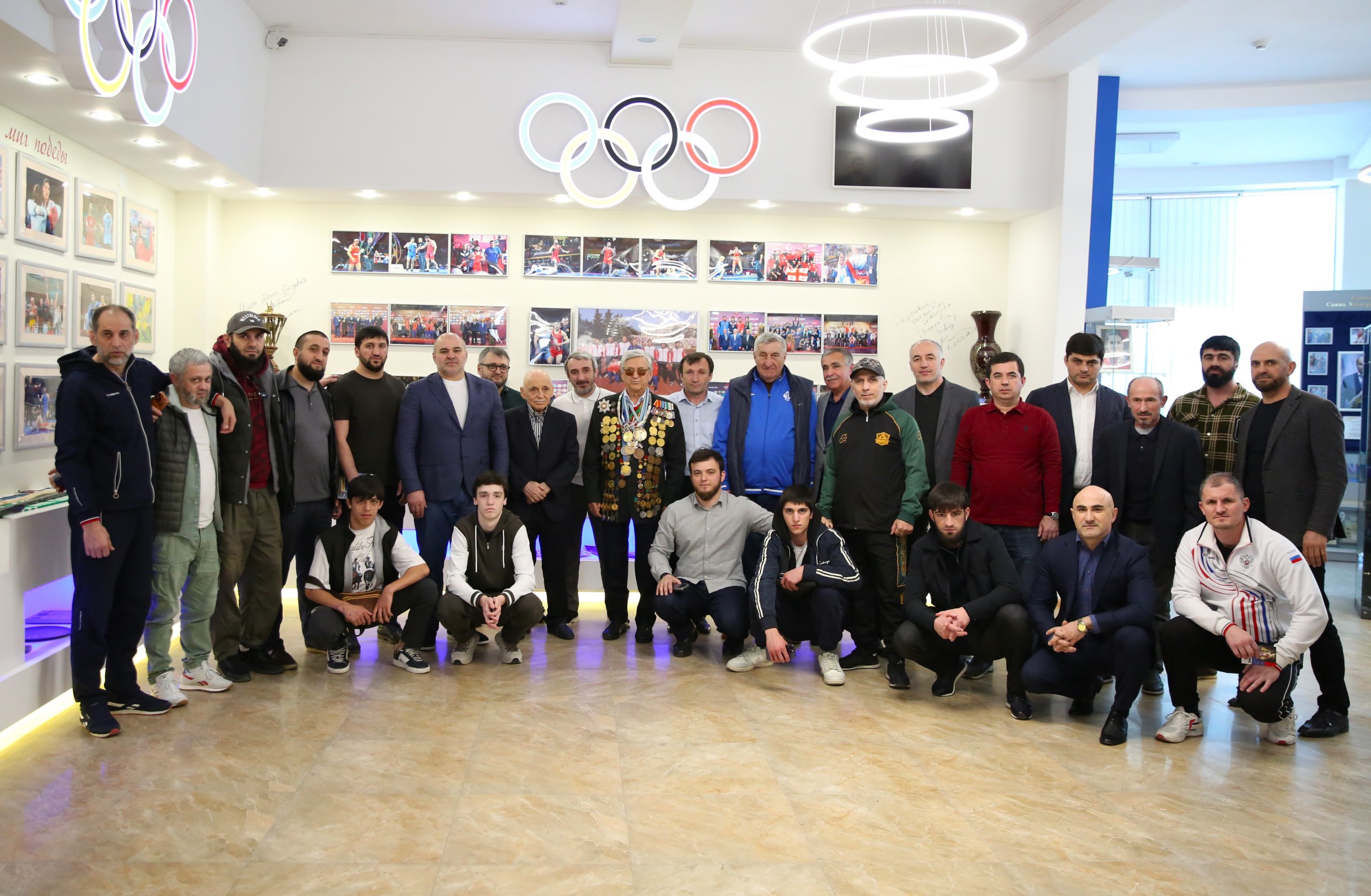 В Музее спорта Дагестана прошла встреча с олимпийским чемпионом Александром Тихоновым
